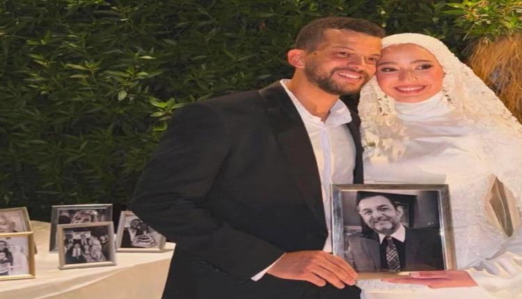 ابنة محمد مرزبان ترفع صور والدها الراحل وتحتضنه بحب في حفل زفافها