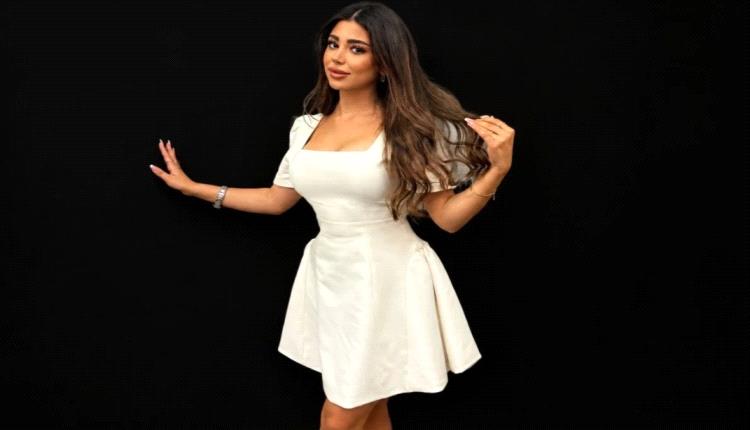 إبنة امل عرفة تبهر الجميع بجمالها وتستعرض موهبتها بالغناء مع والدها عبد المنعم عمايري