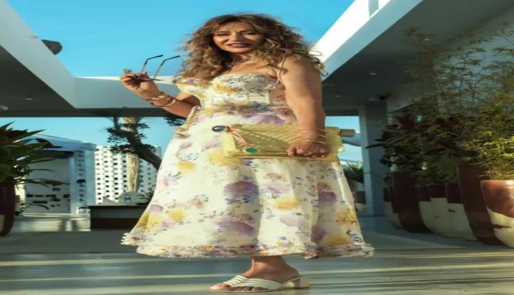ليلى علوي تضج أنوثة  بأزياء "الريزورت" في مهرجان الجونة