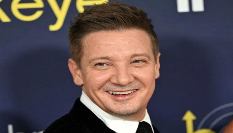 جيريمي رينر يظهر مع ابنته في روما ويكشف دورها في تعافيه من حادثة كاسحة الثلوج