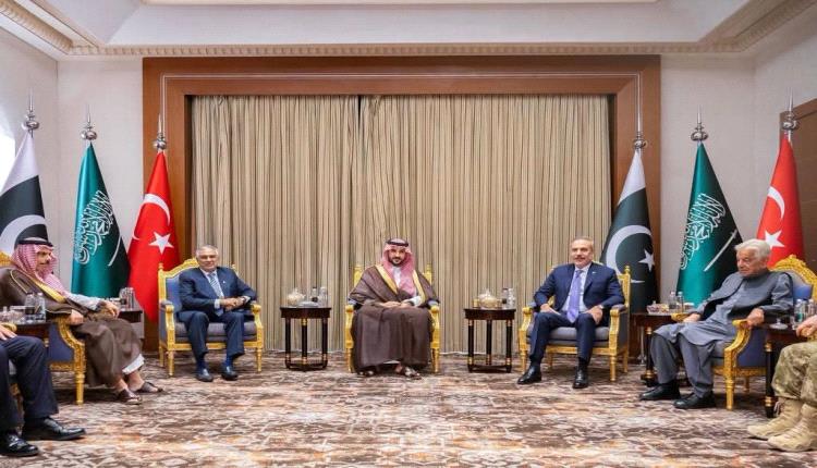 هل انتهى شهر عسل الشرعية في الرياض وهل ستطرد السعودية الحكومة اليمنية؟