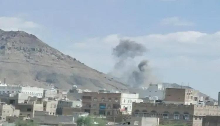 غـ,ـارات جوية متزامنة تستهدف مواقع للحـ,ـوثيين في ثلاث محافظات