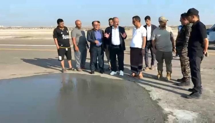 وزير النقل يعلن استئناف نشاط مطار عدن الدولي عقب توقفه جراء القصـ,ـف الحـ,ـوثي