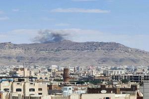 غارة غامضة بصنعاء ووصول قيادات حوثية للمستشفى