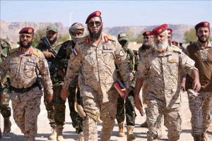 اليافعي: الحوثيون يديرون المعركة بخبراء إيرانيين.. والجيش الوطني منشغل باجتماعات عدن وفنادق الرياض