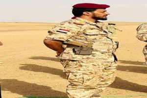 قيادي في الشرعية يستقبل العزاء بشقيقه الحوثي الذي قتل في معركة ضد الجنوب
