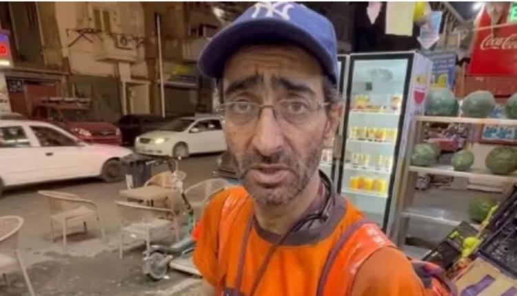 طبيب صيدلي مصري يصبح حديث مواقع التواصل الاجتماعي.. بالمعطف الأبيض نهاراً ومندوب توصيل ليلاً