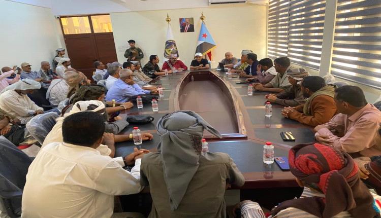 اجتماع موسع برئاسة النقيب واليزيدي يؤكد التمسك بالثوابت الوطنية والمجلس الانتقالي الجنوبي برئاسة الزُبيدي
