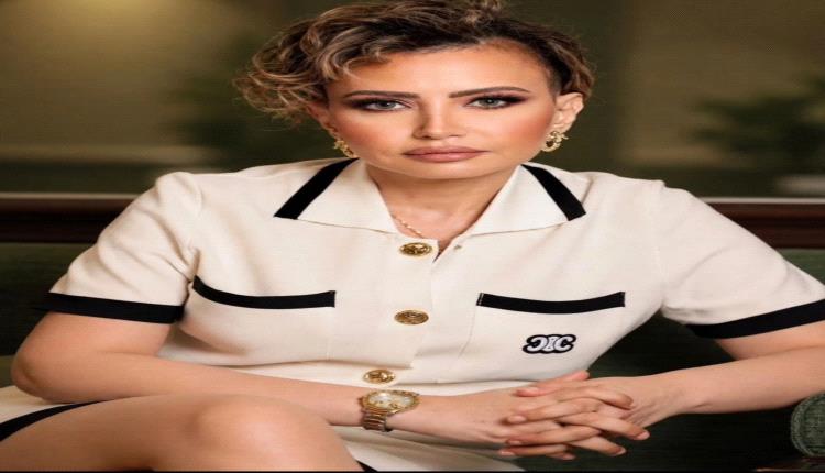 مي العيدان تفاجئ جمهورها بتسريحة حيوية وتصميم قصير غير معتاد من دار سيلين
