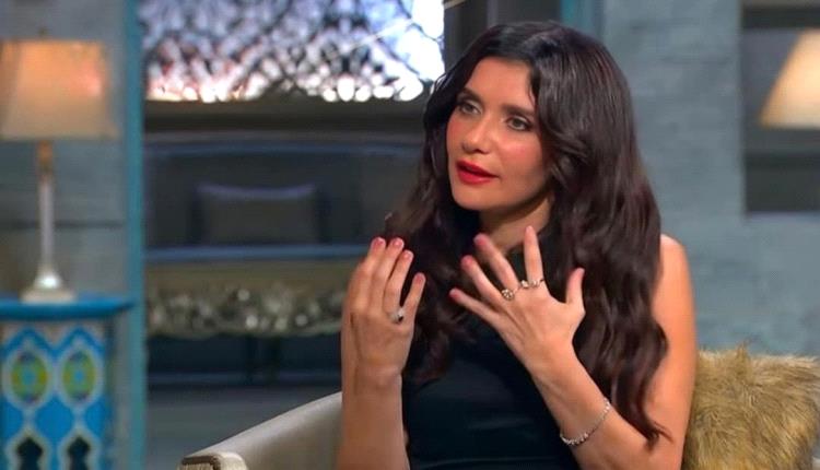 غادة عادل تكشف تفاصيل جديدة بشأن تجربتها مع عمليات التجميل بعد خضوعها لعملية شد الوجه
