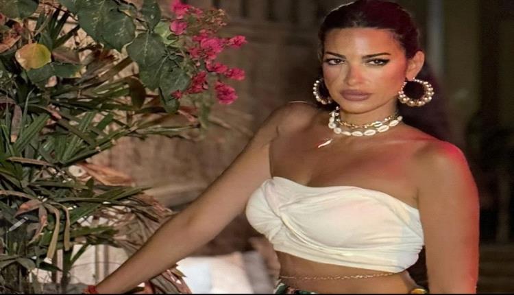 إلهام وجدي تسخر من زميلاتها في الوسط الفني بسبب عمليات التجميل
