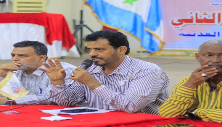 تحييد عدن“ أم تسليمها؟.. حنشي يتهم الحميقاني بتمهيد الطريق للحوثيين