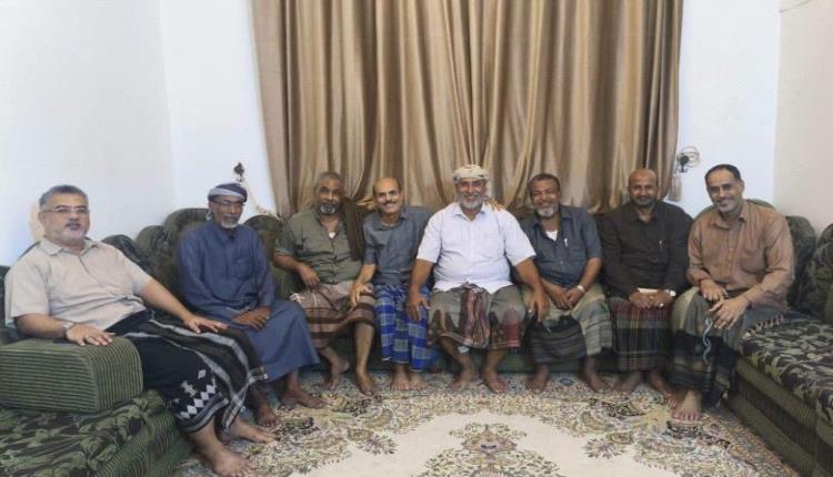 قيادة انتقالي حضرموت وأعضاء في الجمعية الوطنية يطمئنون على صحة رئيس منسقية المجلس بجامعة حضرموت