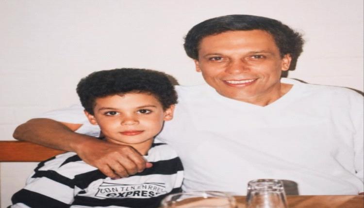 محمد إمام يستعيد ذكريات طفولته مع والده عادل إمام بصورة نادرة وسط تفاعل واسع من الجمهور