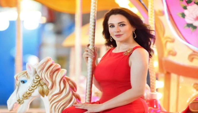 سلاف فواخرجي تكشف موعد عودتها إلى سوريا وتعلن موقفها من عودة أصالة نصري