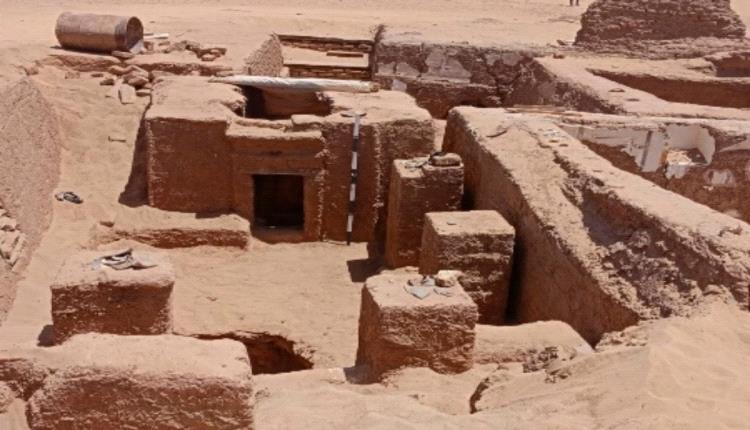 اكتشاف مقبرة هرمية في مصر تخبئ أسرار العصر الروماني