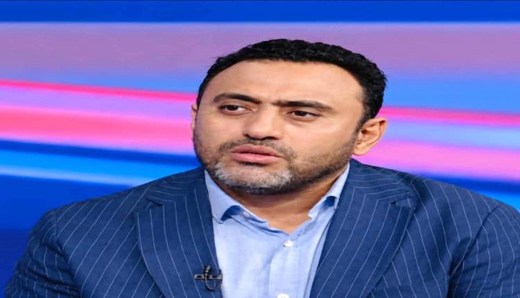 الصحفي عبدالله دوبلة يهاجم العليمي: نكبتنا في من هم مثله توازي نكبتنا بالحوثي