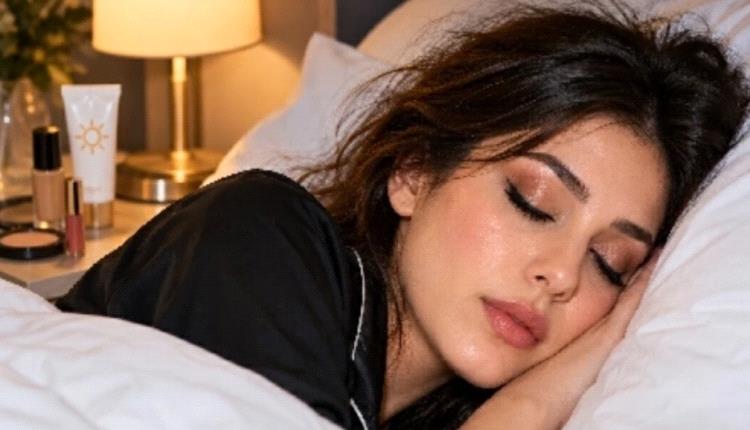 تجاهل غسل الوجه قبل النوم يسرق نضارة بشرتك