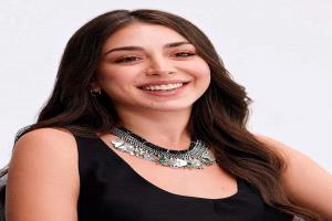 هيا مرعشلي تفتح قلبها وتتحدث عن حياتها الشخصية ولقائها بوالدتها رندة مرعشلي بعد سنوات من الغياب