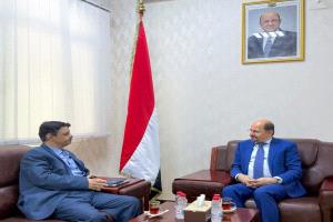 السقلدي يلتقي رئيس الحكومة و يفتح ملفات الكهرباء والرواتب والغاز ويكشف موعد زيادة المرتبات