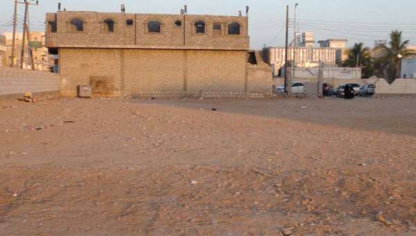 مكتب الأشغال العامة والطرق بالمهرة يبدأ فعلياً تنفيذ مشاريع تحسين مظهر عاصمة المحافظة وإنشاء المتنفسات