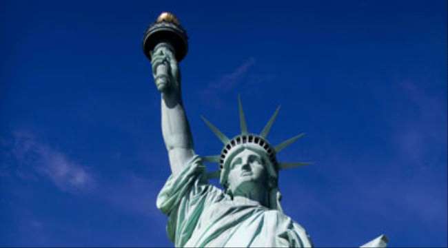 إغلاق تمثال الحرية في نيويورك أمام السائحين يسبب صدمة لطلاب المدارس