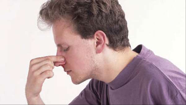 أسباب نزيف الأنف وطرق التعامل معه