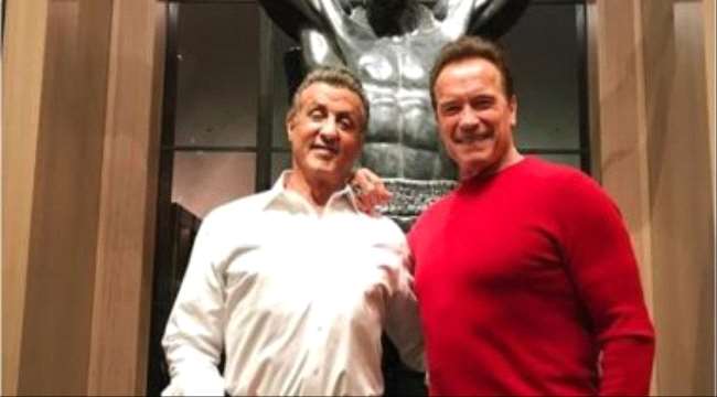 أرنولد شوارزنيجر يقضى الكريسماس مع سيلفستر ستالون