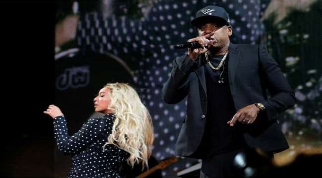 اعتذار من المغني الأمريكي جاي زي لزوجته بيونسيه