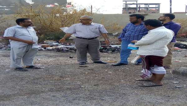 نائب رئيس جامعة عدن لشؤون الطلاب يدشن حملة نظافة واسعة بسكن الجامعة الطلابي بالشعب